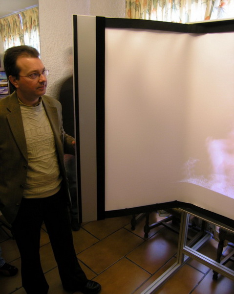 2006 - 03 - Salon HCFR - Ecran pliable.JPG